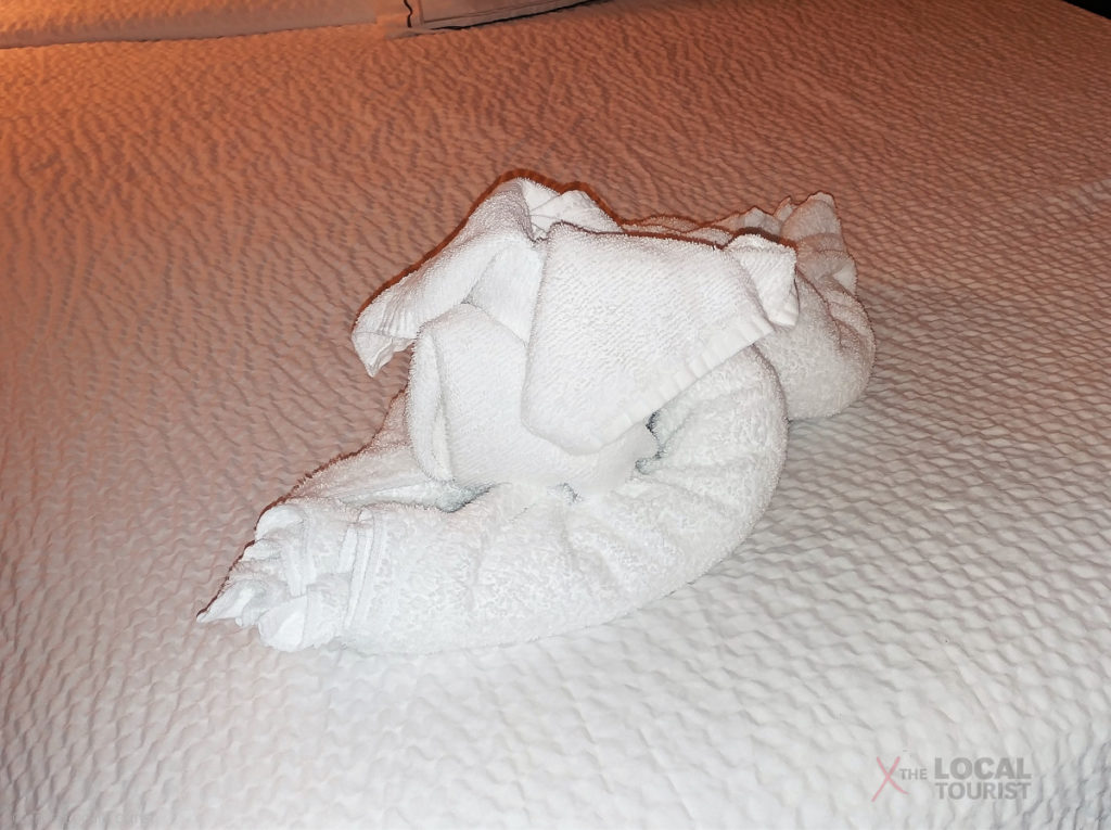 puppy made of towels by Courtyard Marriott