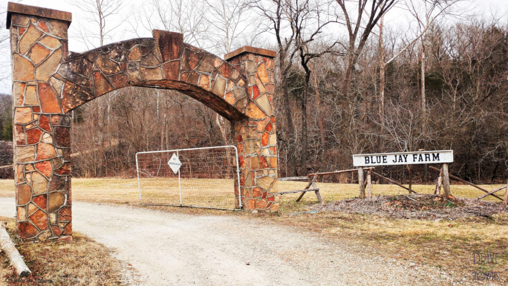 Arch entryway at Blue Jay Farm
