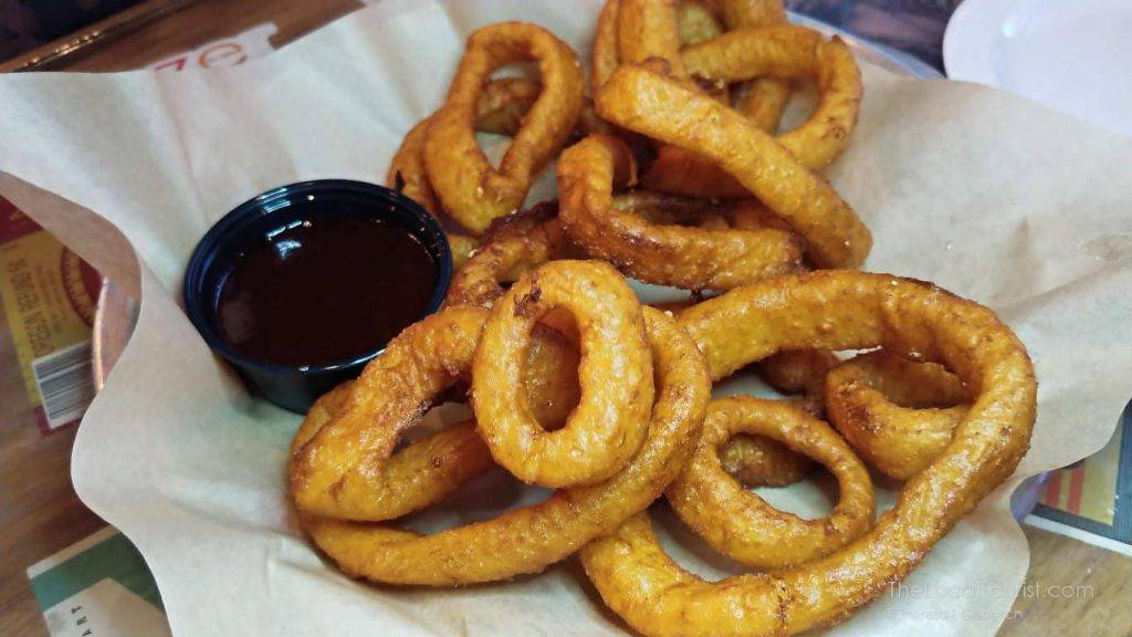 onion rings with cherry chipotle barbecue sauce