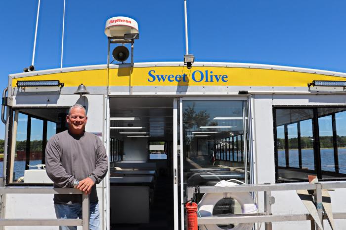 Captain Jason on Sweet Olive Tour Boat on Ross Barnett Reservoir in Ridgeland, Mississippi